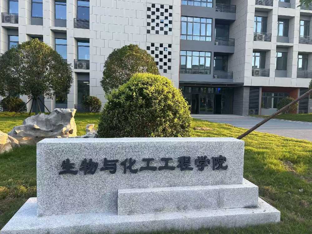 宁江区扬州职业大学体育场高杆灯项目